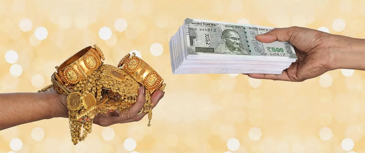 Hands exchanging gold jewellery for cash